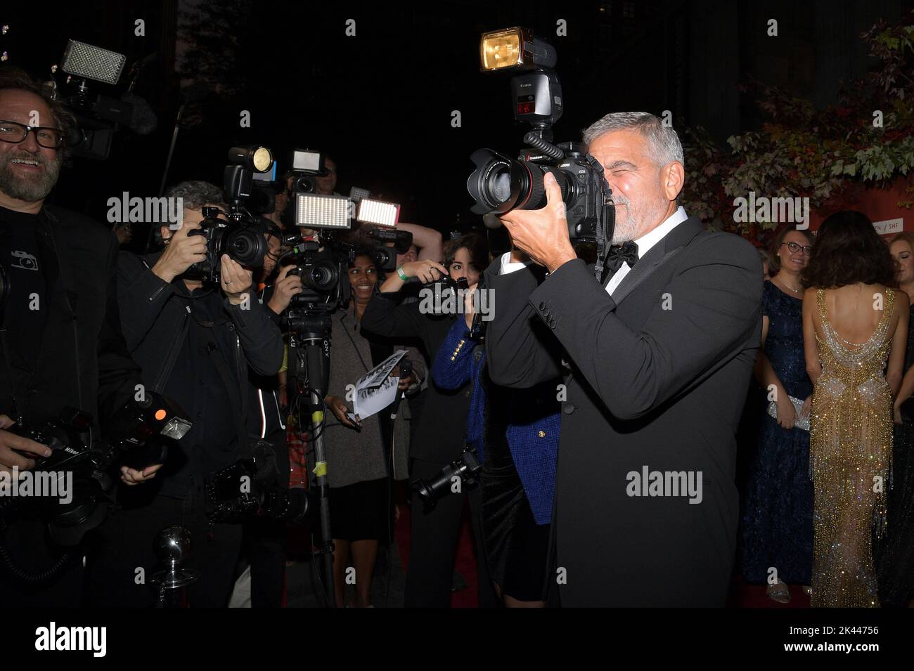 New York, USA. 29th Sep, 2022. George Clooney takes pictures with a camera from a red carpet photographer as he attends the Albie Awards hosted by the Clooney Foundation For Justice at the New York City Public Library, New York, NY, September 29, 2022. (Photo by Anthony Behar/Sipa USA) Credit: Sipa USA/Alamy Live News Stock Photo