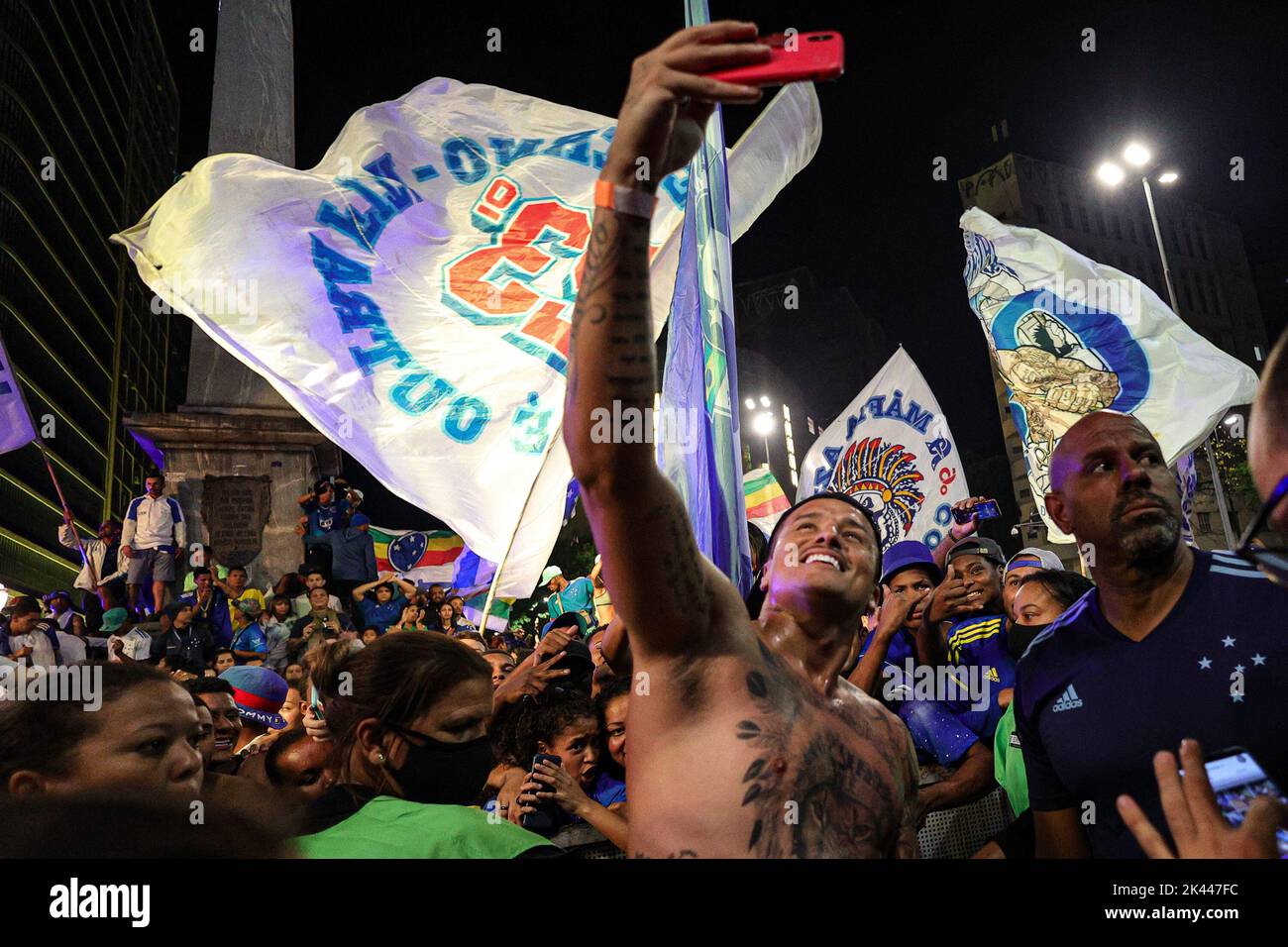 Belo Horizonte, Brazil. 30th Sep, 2022. MG - Belo Horizonte - 09/29/2022 - CRUZEIRO, CELEBRATION ACCESS SERIE A - Player Edu do Cruzeiro in Praca seven, downtown Belo Horizonte, during the celebration of winning access to the Series A by the Cruzeiro team. The team guaranteed the return to Serie A in advance after disputing the access series in the 2022 season. Photo: Gilson Junio/AGIF/Sipa USA Credit: Sipa USA/Alamy Live News Stock Photo