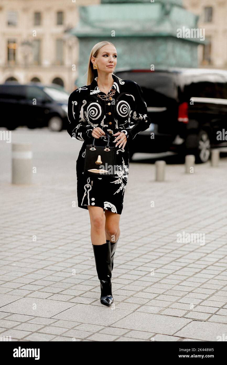 Paris, France, September 29, 2022. Street style, Leonie Hanne arriving