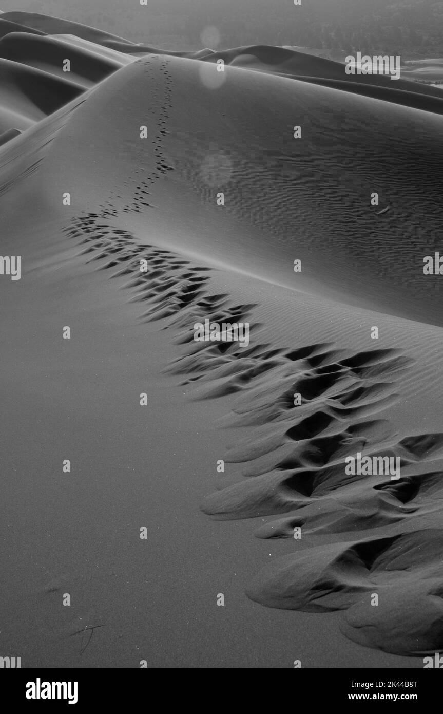 Sand dunes mountains blue sky Black and White Stock Photos & Images - Alamy