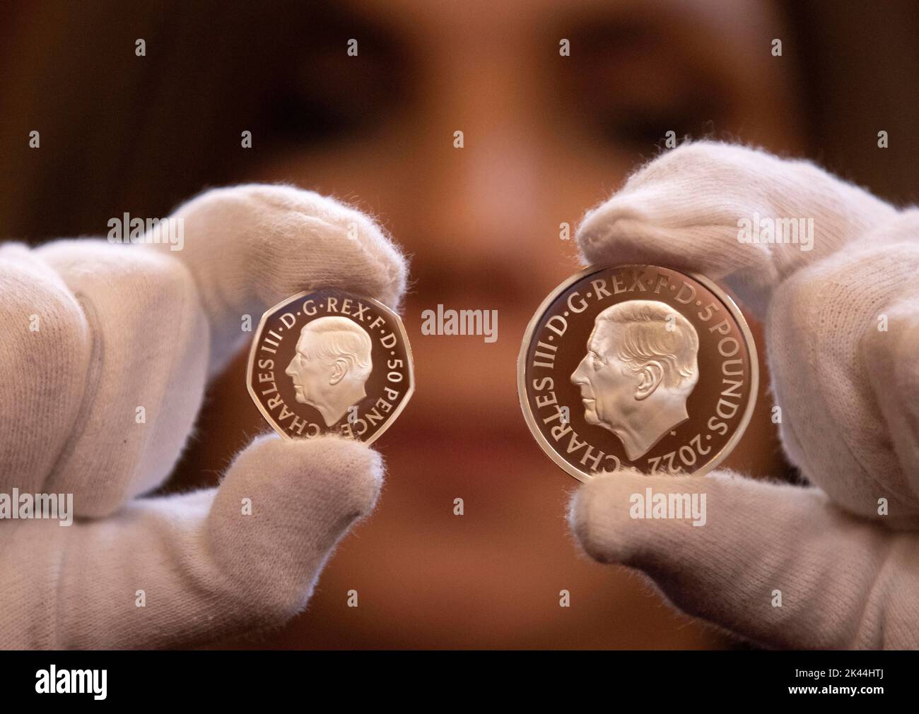 The Royal Mint unveils coin effigy of His Majesty King Charles III, designed by Martin Jennings. The King's portrait will first appear on a £5 and a 50p commemorating the life and legacy of Her Late Majesty Queen Elizabeth II. 29th September 2022. Worshipful Company of Cutlers Hall, London. Credit: Jeff Gilbert/Alamy Live News Stock Photo