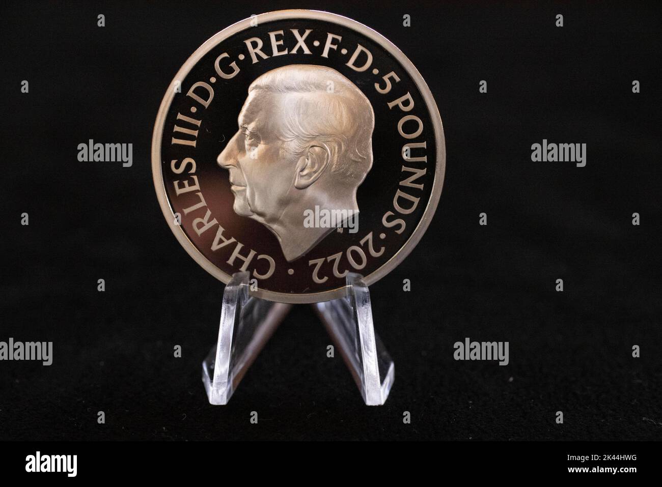 The Royal Mint unveils coin effigy of His Majesty King Charles III, designed by Martin Jennings. The KingÕs portrait will first appear on a £5 and a 50p commemorating the life and legacy of Her Late Majesty Queen Elizabeth II. 29th September 2022. Worshipful Company of Cutlers Hall, London. Credit: Jeff Gilbert/Alamy Live News Stock Photo