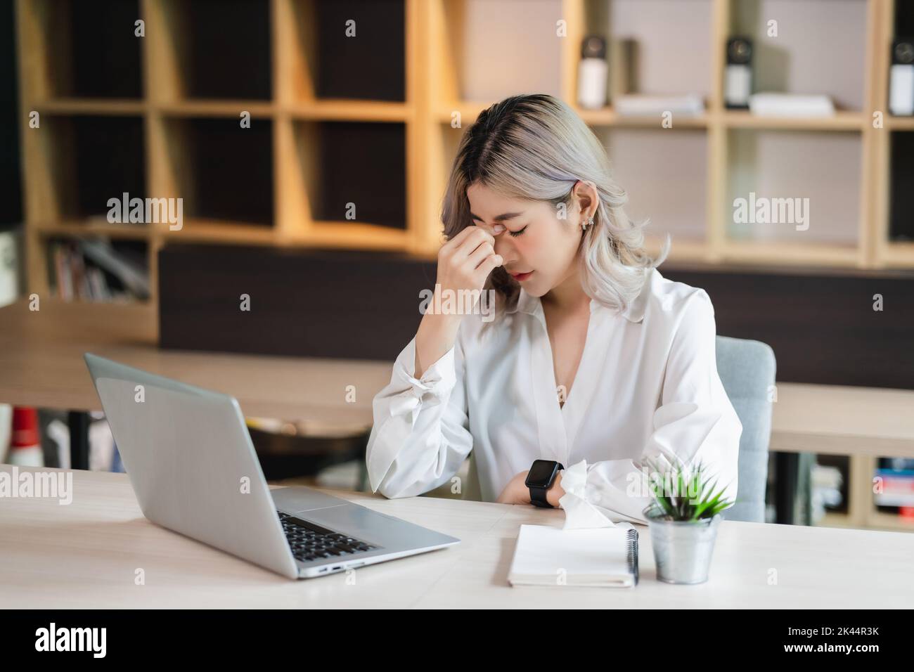 Working woman feels stress hi-res stock photography and images - Alamy