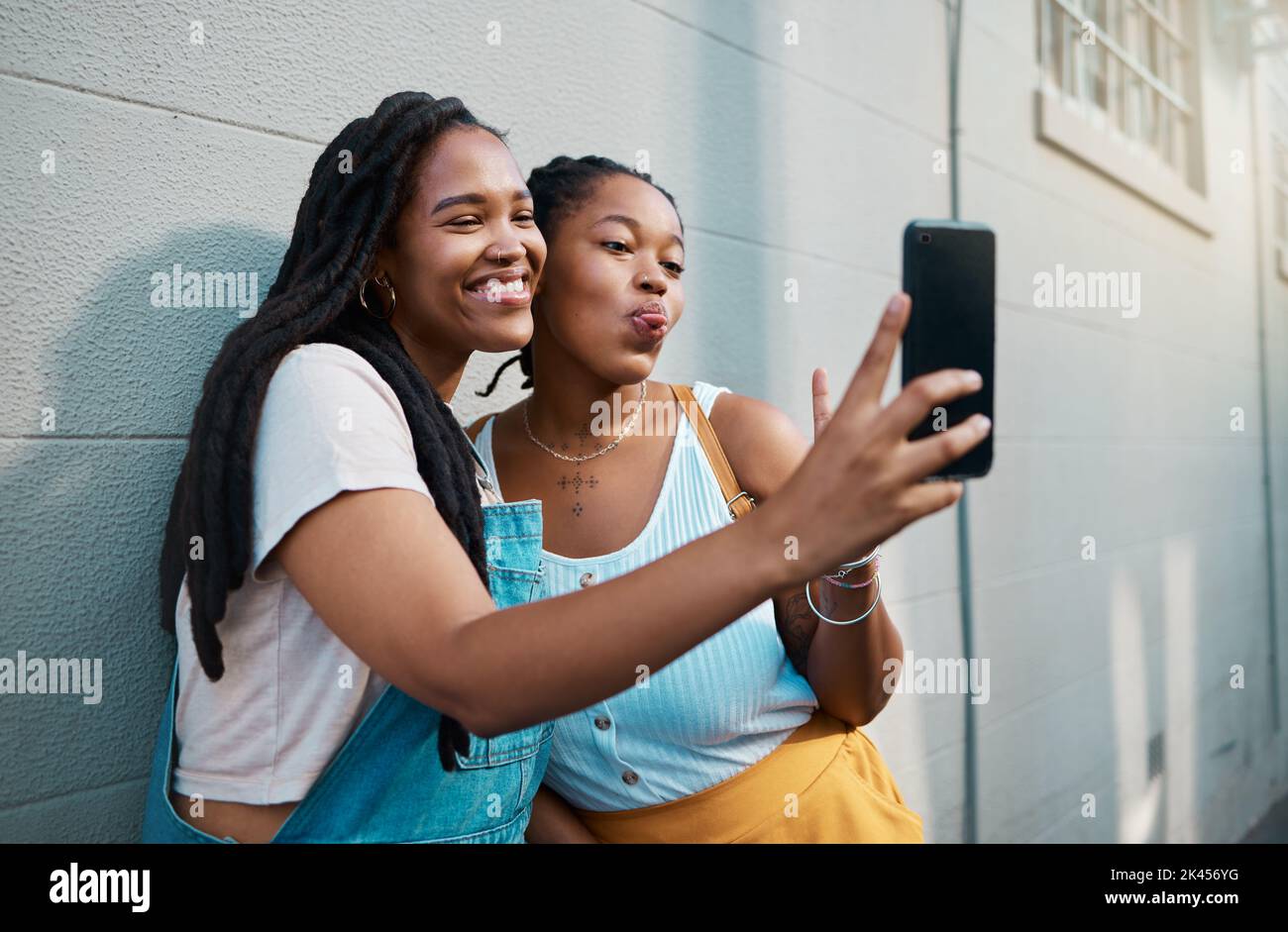 African girls hi-res stock photography and images - Alamy