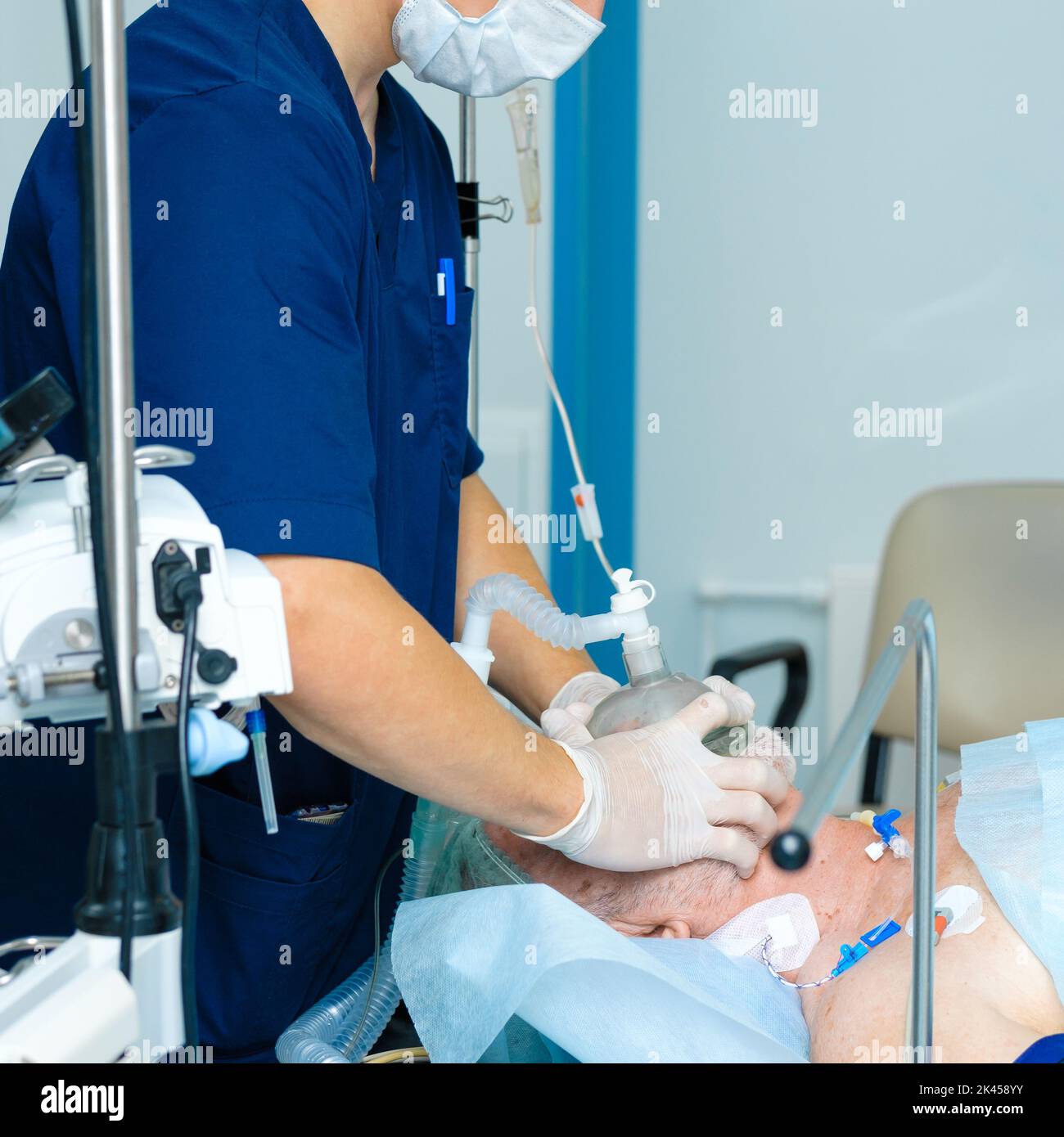 Suergery Mask The doctor applies an oxygen mask to the face of an elderly man ...