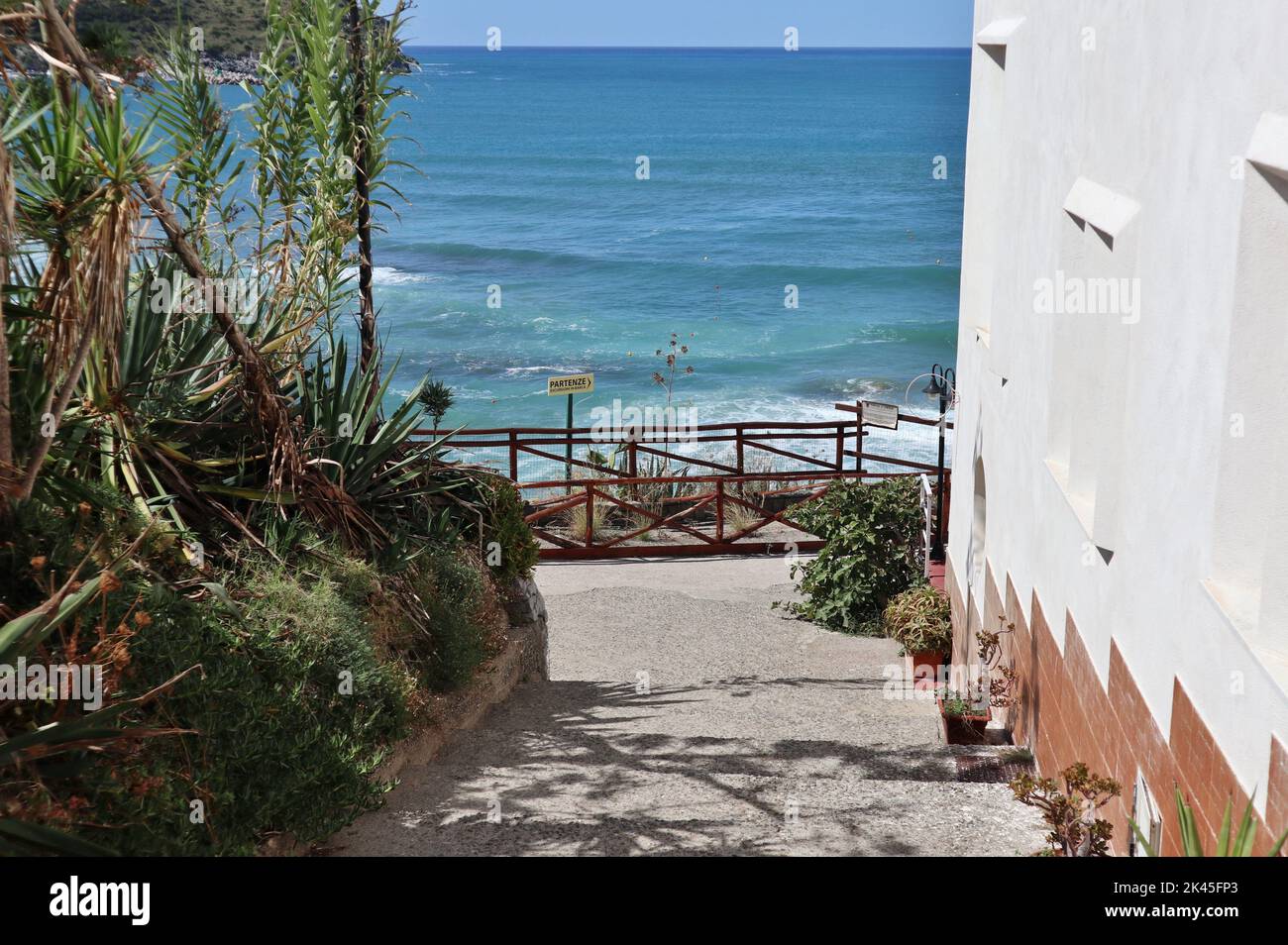 Sentiero in spiaggia hi-res stock photography and images - Alamy