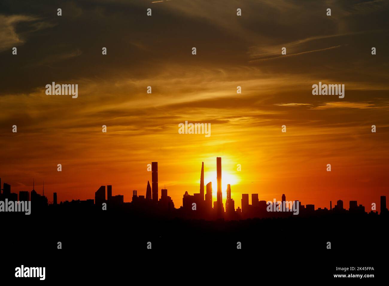 Sunset new york skyline hi-res stock photography and images - Alamy