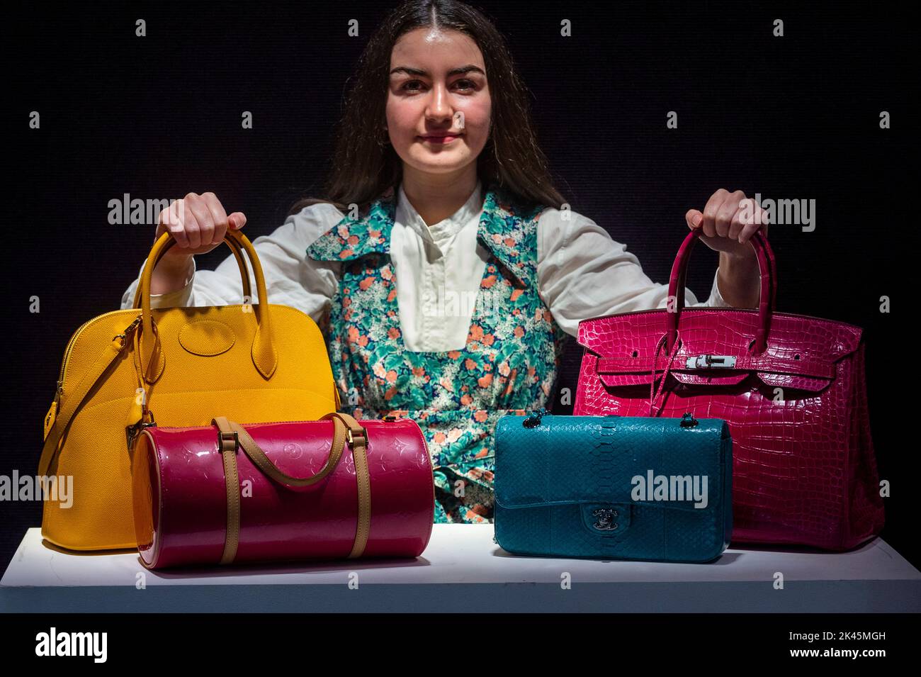 A woman inspects Hermes crocodile skin bag in Taipei on April 10, News  Photo - Getty Images