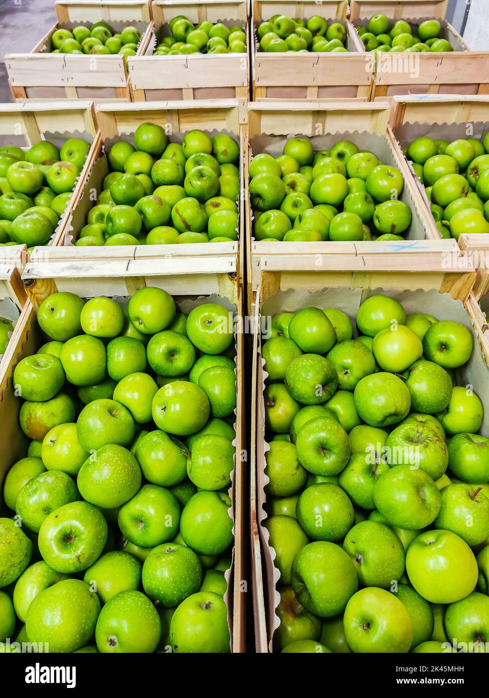 Organic granny smith hi-res stock photography and images - Alamy