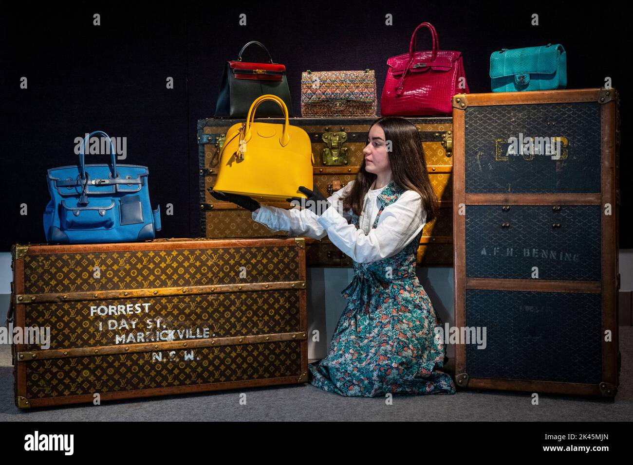 Handbag auction hi-res stock photography and images - Alamy