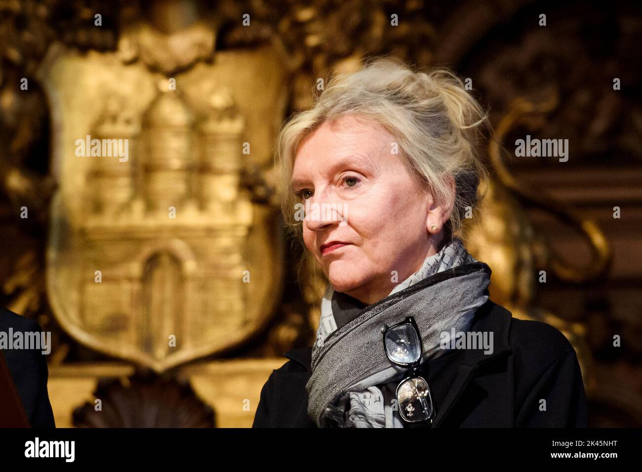 Hamburg, Germany. 30th Sep, 2022. Elizabeth Strout, writer and prize winner, attends the award ceremony for the Siegfried Lenz Prize of the foundation of the same name in the Great Ballroom of Hamburg City Hall. U.S. writer Strout has received the Siegfried Lenz Prize, which is endowed with 50,000 euros. Credit: Gregor Fischer/dpa/Alamy Live News Stock Photo