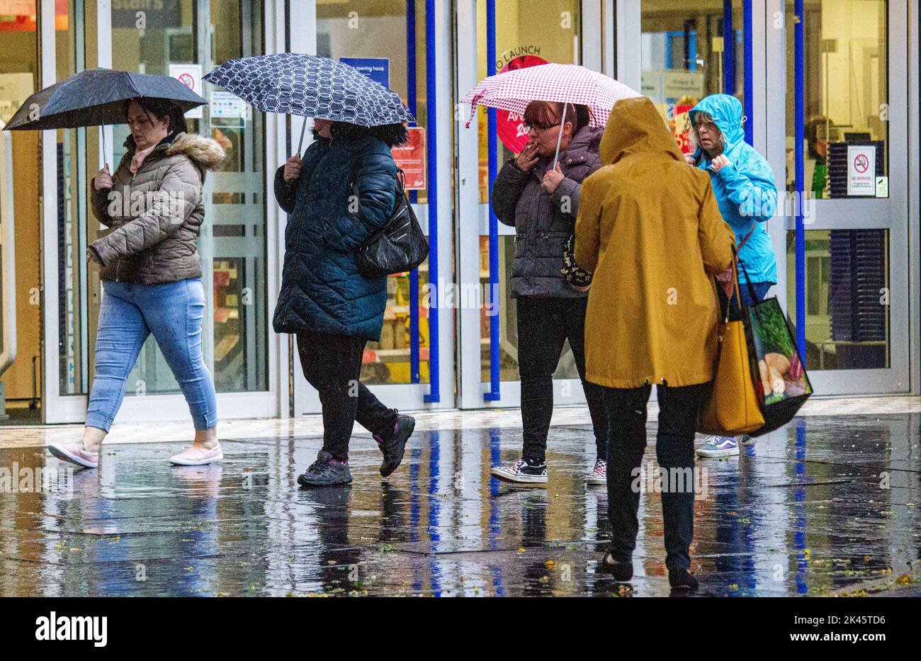 Dundee, Tayside, Scotland, UK. 30th Sep, 2022. UK Weather. A mix of unexpected heavy rain and strong wind gusts across the northeast of Scotland, with temperatures reaching 14°C. Despite the wet and windy Autumn morning, local women sheltering under brollies are out and about shopping in Dundee city centre, although somewhat cautiously due to the extremely high cost of living. Credit: Dundee Photographics/Alamy Live News Stock Photo