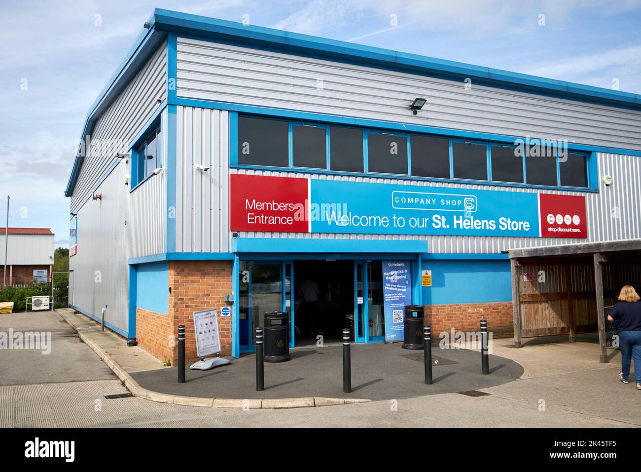the company shop store in st helens merseyside uk social enterprise store specialising in surplus products Stock Photo