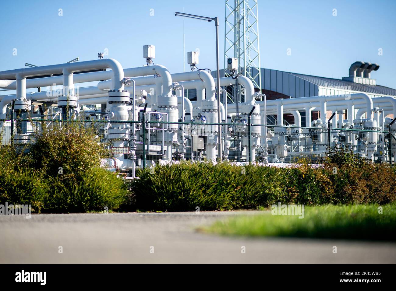 Gas storage facility hi-res stock photography and images - Alamy