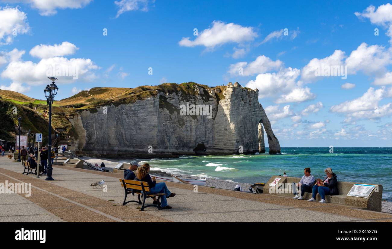 The scenic coastline of Etretat famous for its Alabaster cliffs, Seine-Maritime, Normandy, France. Stock Photo