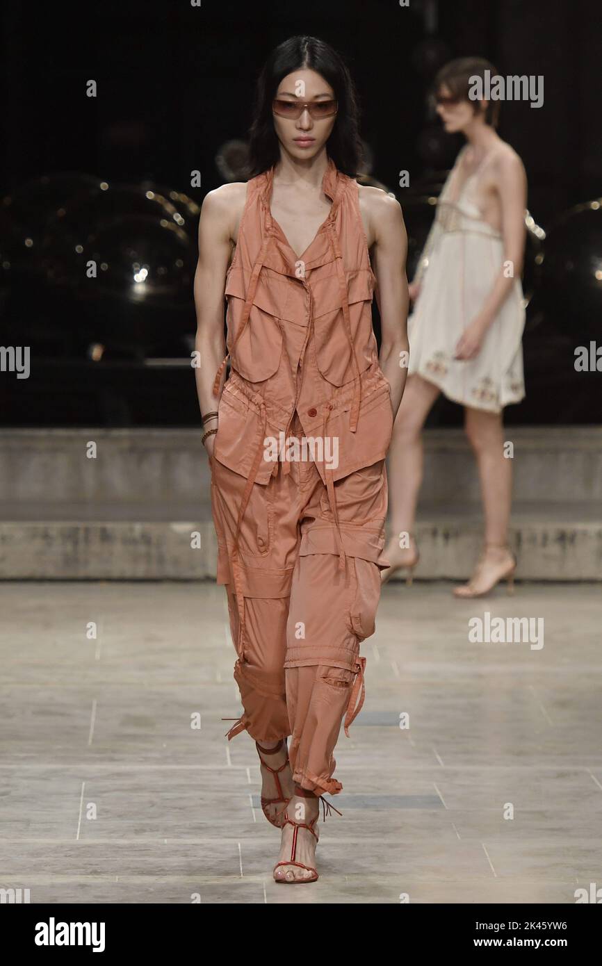 MILAN, ITALY - SEPTEMBER 22: Sora Choi Walks The Runway At The Versace Show  During Milan Fashion Week Spring/Summer 2018 On September 22, 2017 In  Milan, Italy. Stock Photo, Picture and Royalty Free Image. Image 113069132.