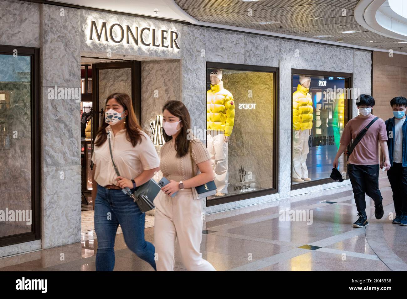 Moncler store hi-res stock photography and images - Page 2 - Alamy