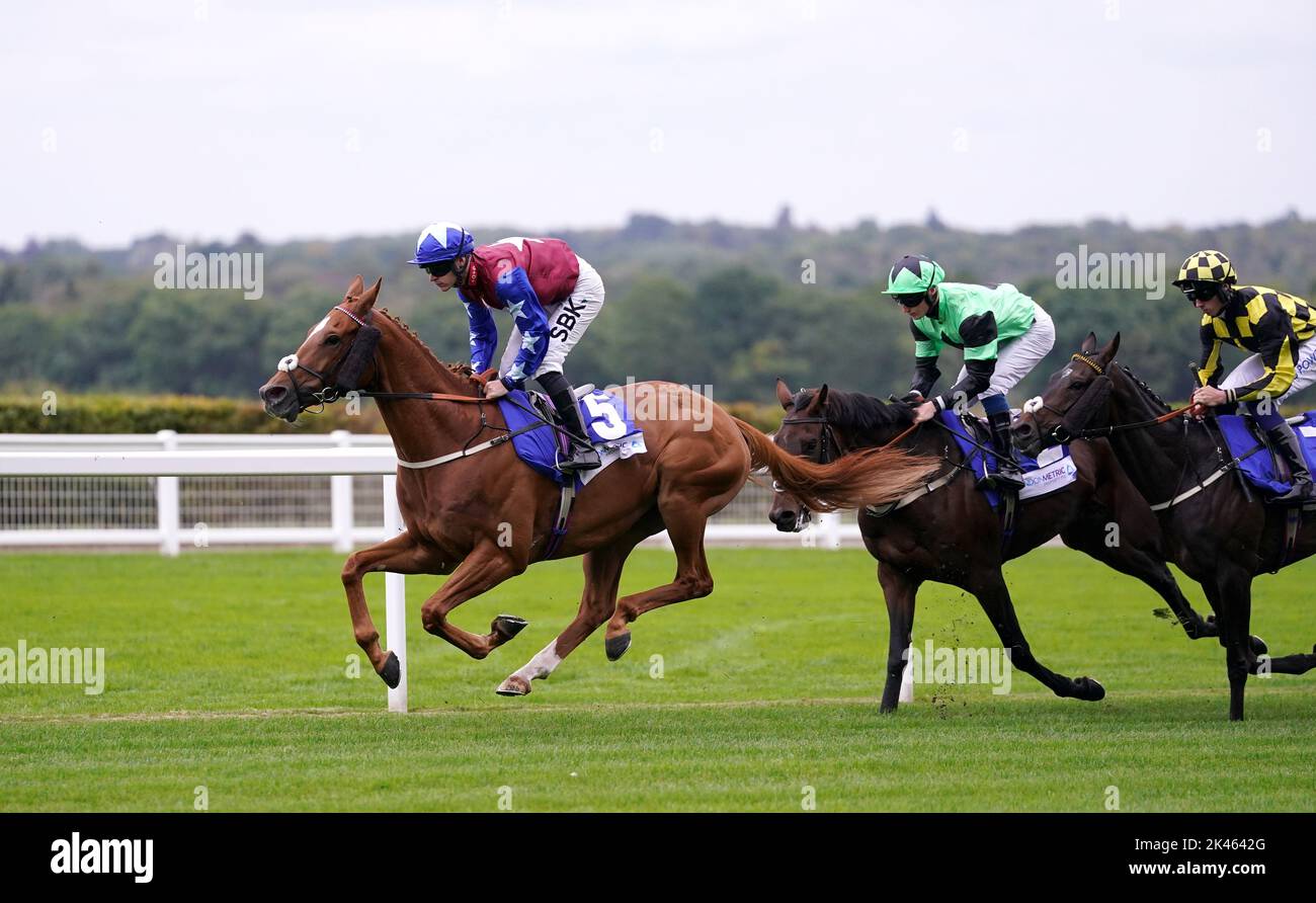 Justus and Richard Kingscote (left) in action in the Londonmetric Handicap during day one of the Peroni Italia Autumn Racing Weekend at Ascot racecourse. Picture date: Friday September 30, 2022. Stock Photo