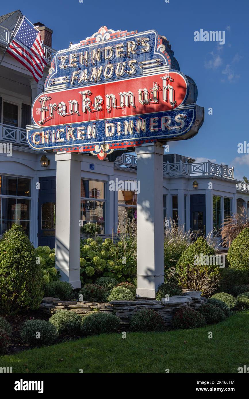 Zehnders Famous Chicken Dinners Restaurant Sign In Frankenmuth, Michigan USA A Historic Landmark In Frankenmuth Serving Bavarian Food Stock Photo