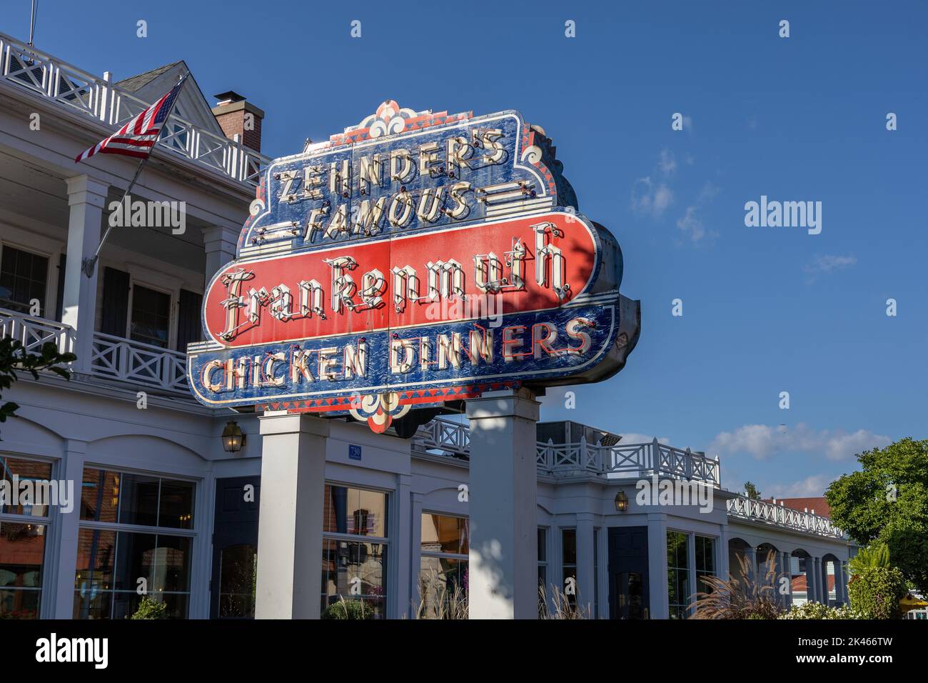 Zehnders Famous Chicken Dinners Restaurant Sign In Frankenmuth, Michigan USA A Historic Landmark In Frankenmuth Serving Bavarian Food Stock Photo