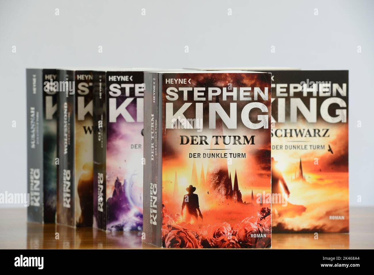 thumbnail interactive-video image 1 of Complete 8-Book Dark Tower Series Lot By Stephen King - Includes The Gunslinger, The Wind Through The Keyhole 1 of 2
