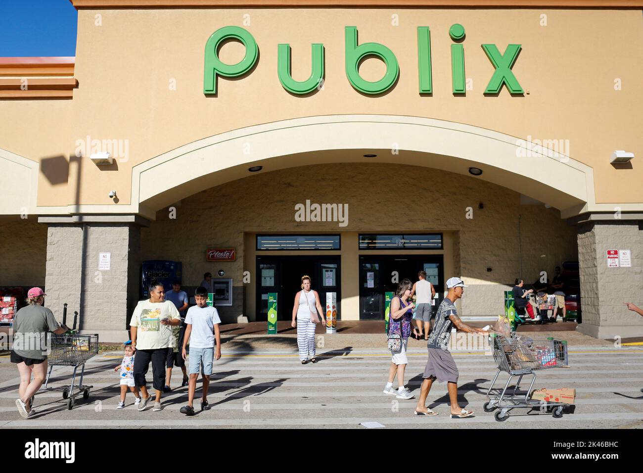 Hurricane ian cape coral hires stock photography and images Alamy