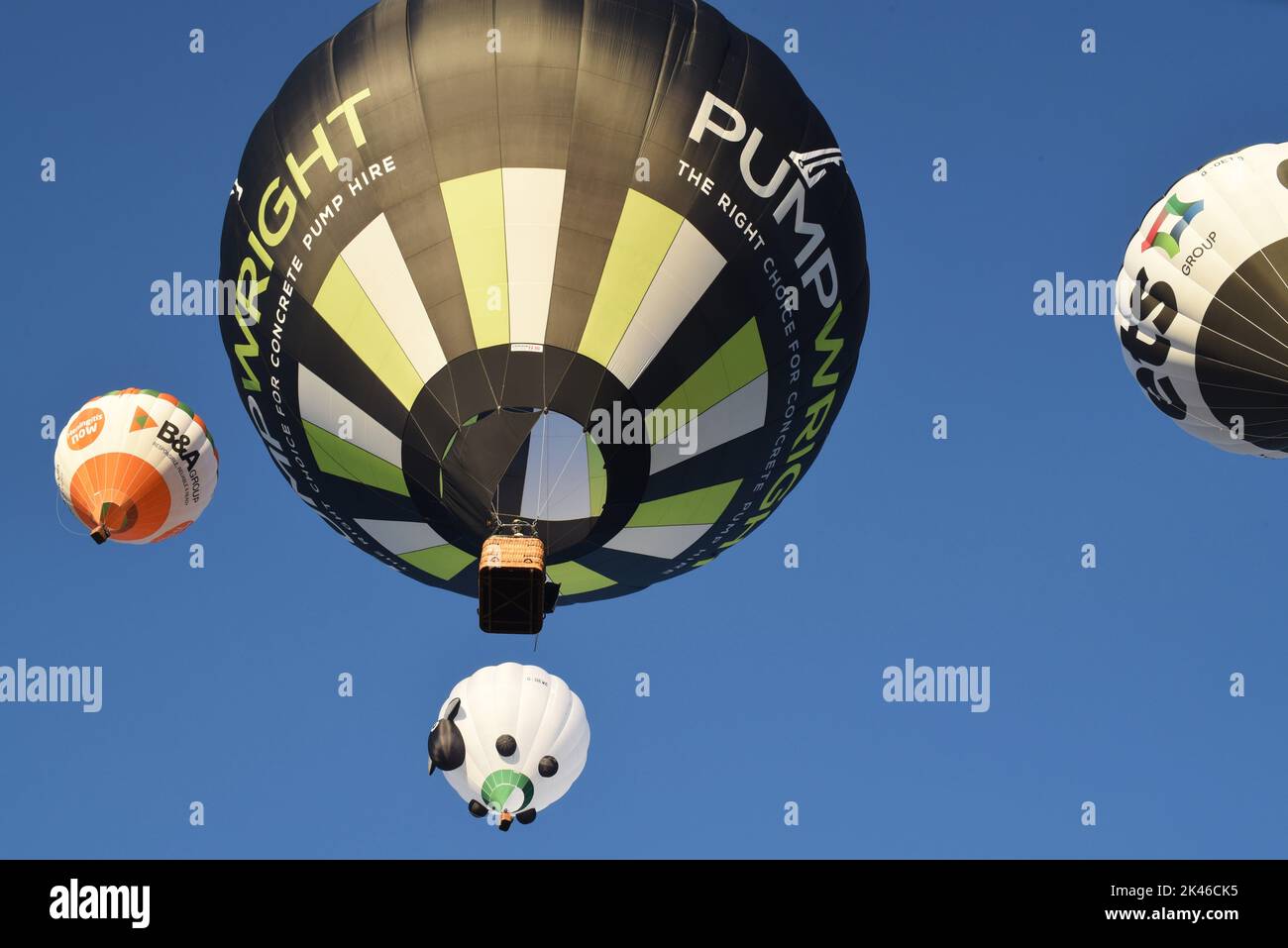 "Bristol Balloon Fiesta 2022", "hot air balloons","Wes the wolf","Morning flight"Longleat balloons","balloon flight","mass ascent" Stock Photo