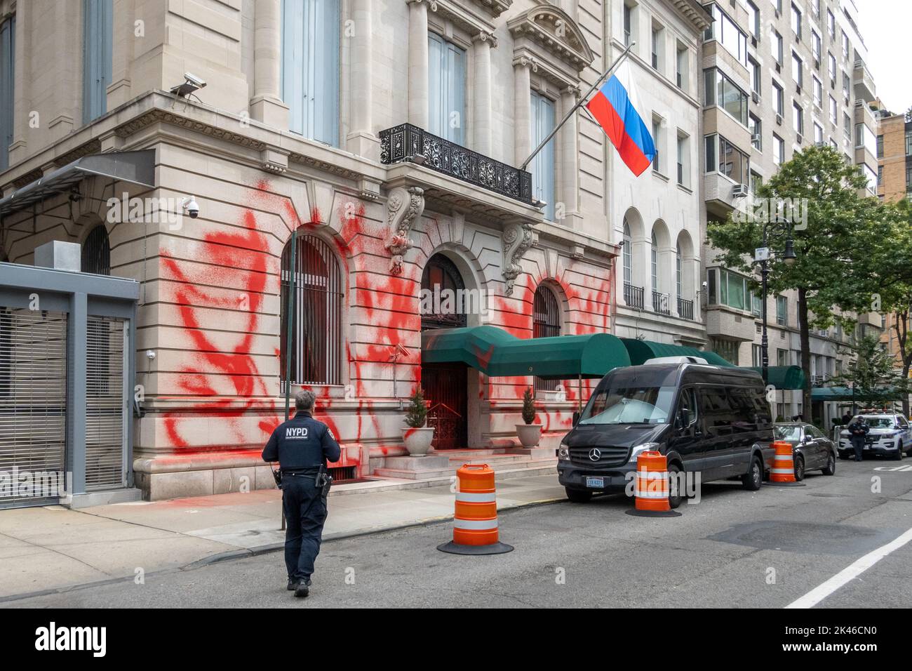 New York, USA. 30th Sep, 2022. A memeber of the Antiterrorism group of the New York Police Department keeps guard in front of the Russian Consulate General after the building appearead vandalized with red paint hours before Russian president Vladimir Putin announced the annexation of four regions of Ukraine, a move that sparked global outrage and was widely dennounced as illegal by the United Nations. Credit: Enrique Shore/Alamy Live News Stock Photo