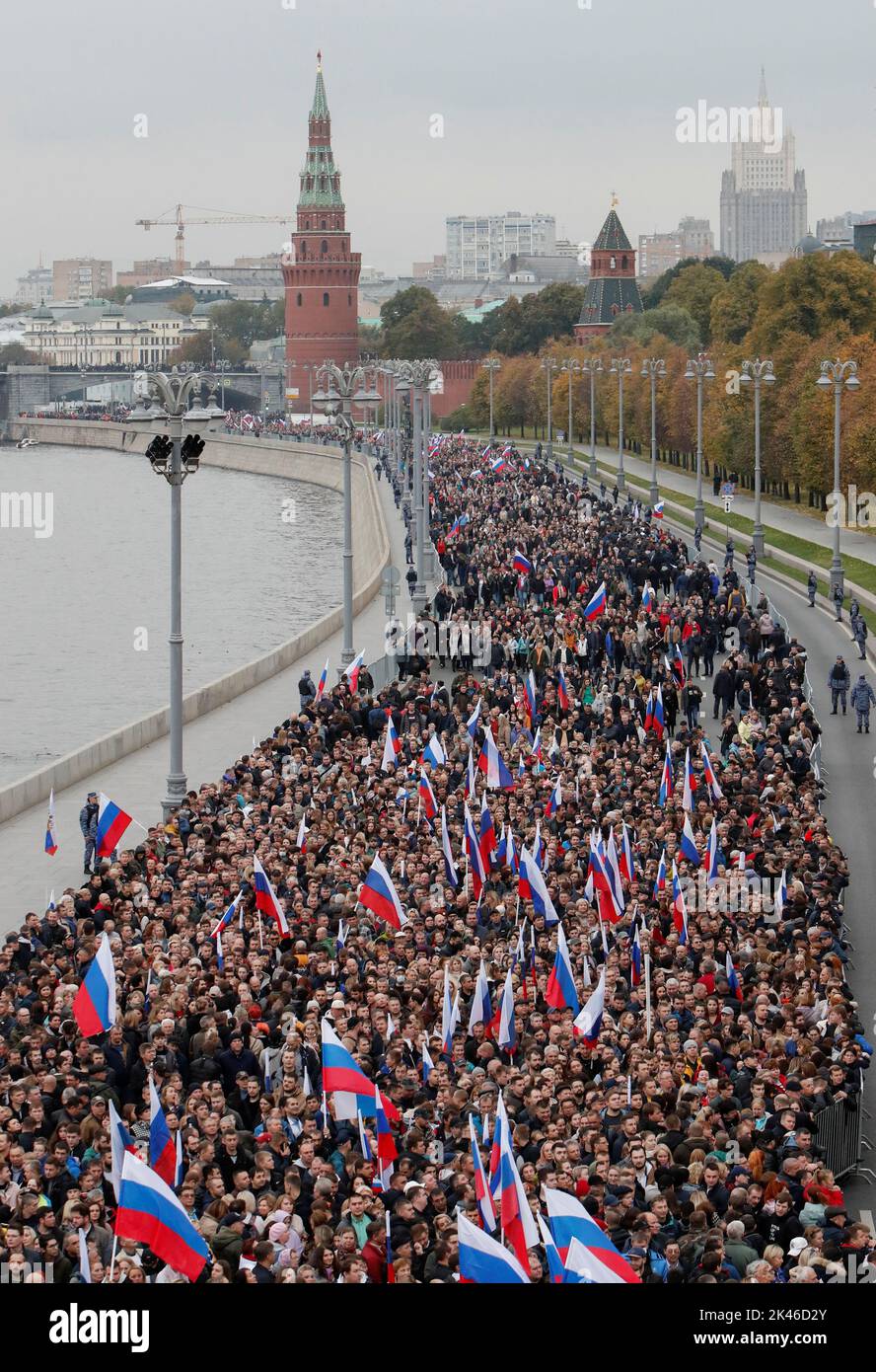 People attend a concert marking the declared annexation of the Russian-controlled territories of four Ukraine's Donetsk, Luhansk, Kherson and Zaporizhzhia regions, after holding what Russian authorities called referendums in the occupied areas of Ukraine that were condemned by Kyiv and governments worldwide, on an embankment near the Kremlin in central Moscow, Russia, September 30, 2022. REUTERS/REUTERS PHOTOGRAPHER Stock Photo
