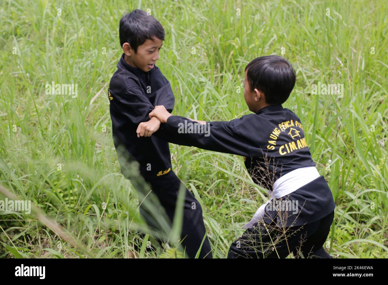 Bogor, Indonesia. 25th Sep, 2022. A group of children perform pencak silat, a Indonesian traditional martial art during welcomed the birth of Prophet Muhammad SAW as part of the cultural tradition in Bogor, West Java, Indonesia, on September 25, 2022. (Photo by Andi M Ridwan/INA Photo Agency/Sipa USA) Credit: Sipa USA/Alamy Live News Stock Photo