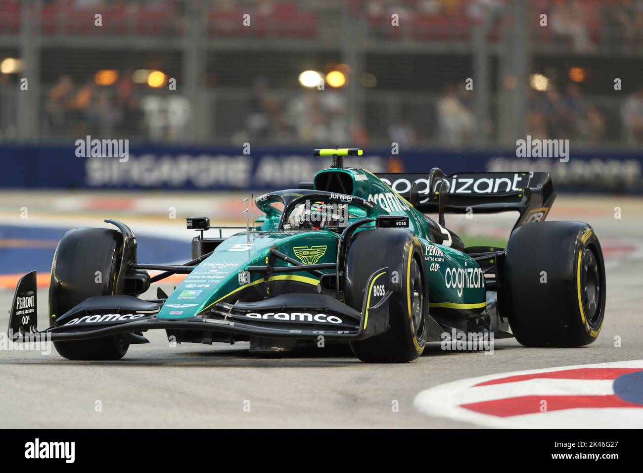 Minichamps ASTON MARTIN ARAMCO COGNIZANT SINGAPORE VETTEL