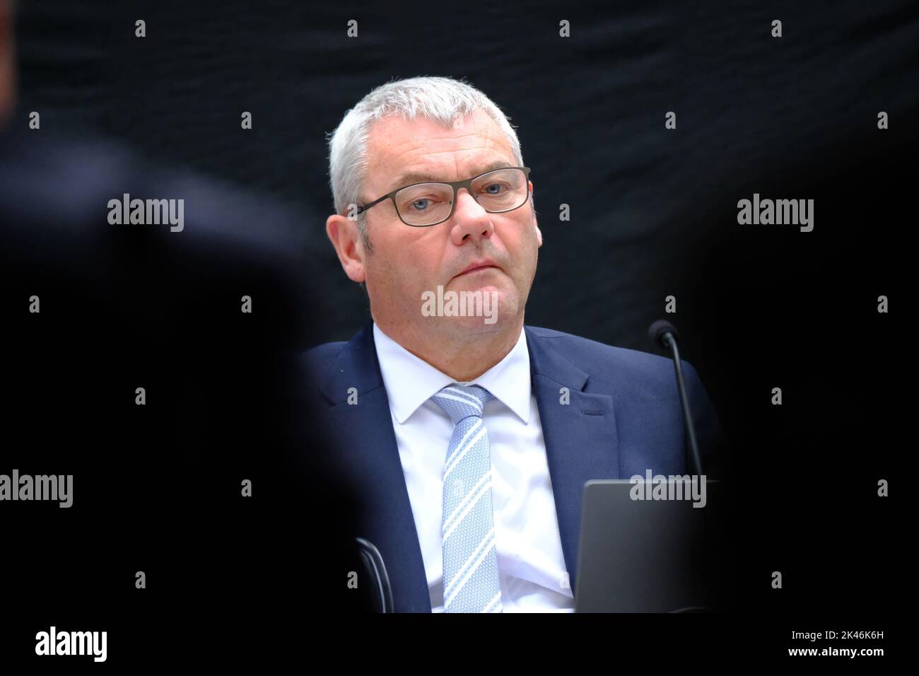 Hereford, Herefordshire, UK – Friday 30th September 2022 – Herefordshire Council called an Extraordinary Meeting today to discuss the recent Ofsted inspection report which found the councils Children’s Services department to be Inadequate in four judgements. Photo shows Herefordshire Council Chief Executive Paul Walker listening to the extraordinary meeting. Photo Steven May / Alamy Live News Stock Photo