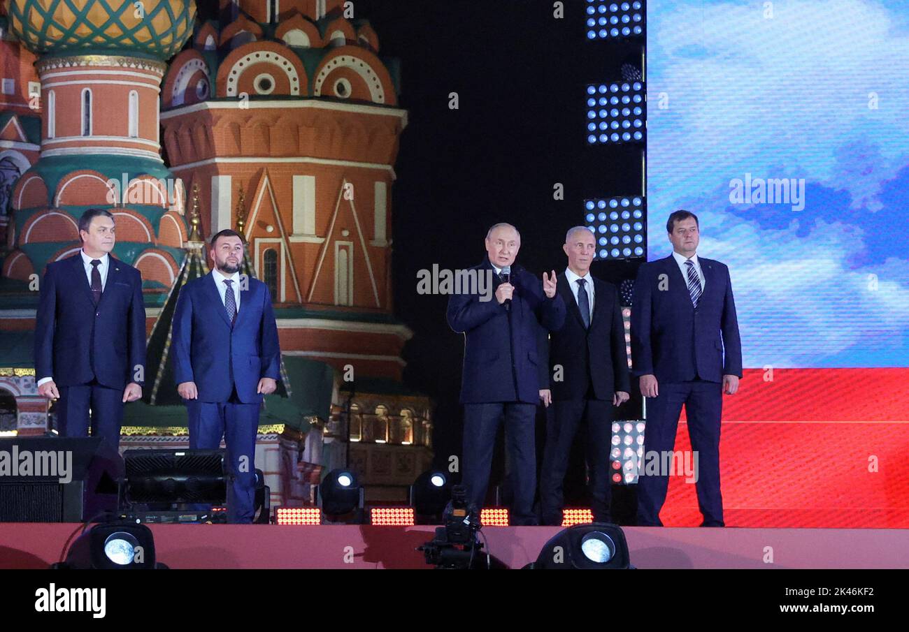 Russian President Vladimir Putin and Denis Pushilin, Leonid Pasechnik, Vladimir Saldo, Yevgeny Balitsky, who are the Russian-installed leaders in Ukraine's Donetsk, Luhansk, Kherson and Zaporizhzhia regions, attend a concert marking the declared annexation of the Russian-controlled territories of four Ukraine's Donetsk, Luhansk, Kherson and Zaporizhzhia regions, after holding what Russian authorities called referendums in the occupied areas of Ukraine that were condemned by Kyiv and governments worldwide, in Red Square in central Moscow, Russia, September 30, 2022. REUTERS/REUTERS PHOTOGRAPHER Stock Photo
