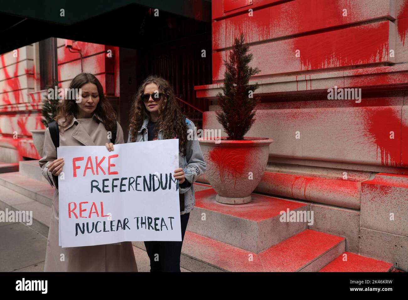Protestors stand outside of the building of the Consulate General of the Russian Federation after it was vandalized with red paint in Manhattan, New York City, U.S., September 30, 2022.  REUTERS/Andrew Kelly Stock Photo