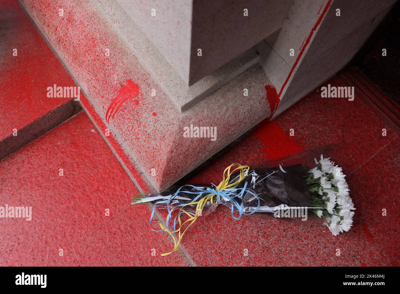 Flowers are left outside of the building of the Consulate General of the Russian Federation after it was vandalized with red paint in Manhattan, New York City, U.S., September 30, 2022.  REUTERS/Andrew Kelly Stock Photo