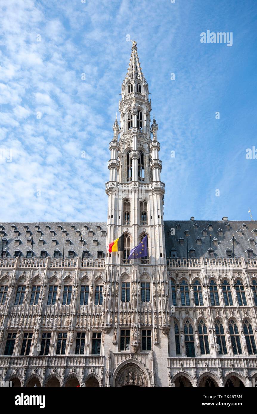 The gothic tower (96 metres) of the Town Hall (Hotel de Ville) in the Grand Place, Brussels, Belgium Stock Photo