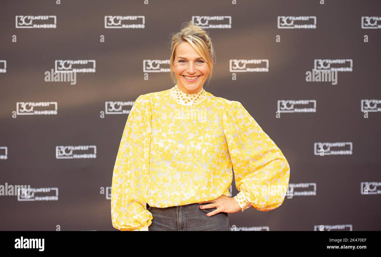 Hamburg, Germany. 30th Sep, 2022. Tanja Wedhorn, actress, arrives for the photocall of the film 'Saving the climate for beginners' as part of the 30th Filmfest Hamburg. Credit: Daniel Reinhardt/dpa/Alamy Live News Stock Photo
