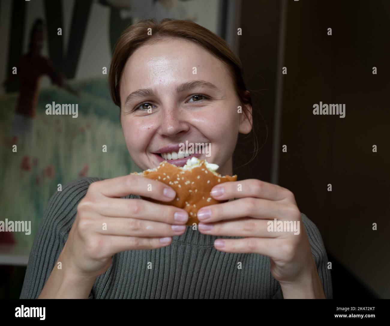 Maryna Tarandiuk 25 Seen Holding The McChicken Burger I Love maryna-tarandiuk-25-seen-holding-the-mcchicken-burger-i-love