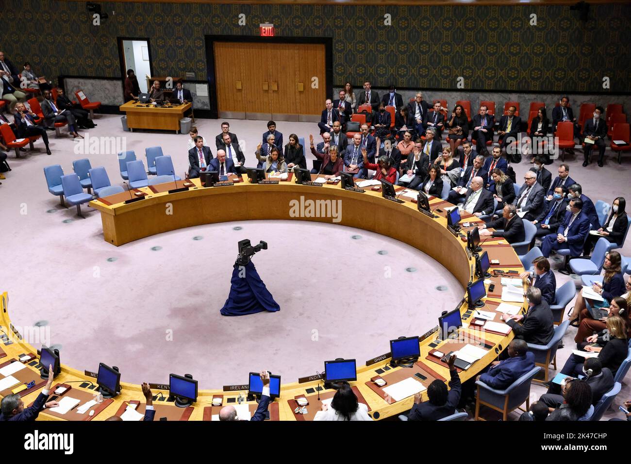 Members of the United Nations Security Council vote on a resolution condemning the referendums on annexing several Russia-occupied regions of Ukraine, as they convene at the request of Russia to discuss damage to two Russian gas pipelines to Europe in New York, U.S., September 30, 2022. REUTERS/Andrew Kelly Stock Photo