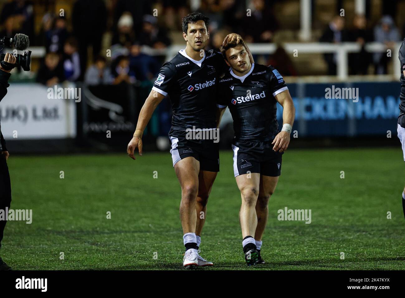 Newcastle, UK. 10th Sep, 2022. Matias Moroni of Newcastle Falcons (l) congratulates Mateo Carreras after he had scored the bonus point sizzling try in the Gallagher Premiership match between Newcastle Falcons and Bristol at Kingston Park, Newcastle on Friday 30th September 2022. (Credit: Chris Lishman | MI News) Credit: MI News & Sport /Alamy Live News Stock Photo