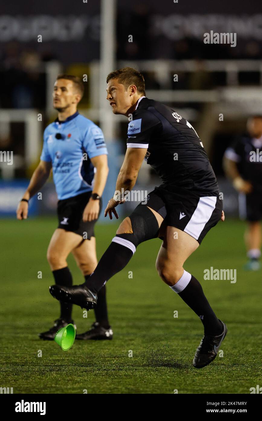 Newcastle, UK. 10th Sep, 2022. Tian Schoeman of Newcastle Falcons kicks a penalty during the Gallagher Premiership match between Newcastle Falcons and Bristol at Kingston Park, Newcastle on Friday 30th September 2022. (Credit: Chris Lishman | MI News) Credit: MI News & Sport /Alamy Live News Stock Photo