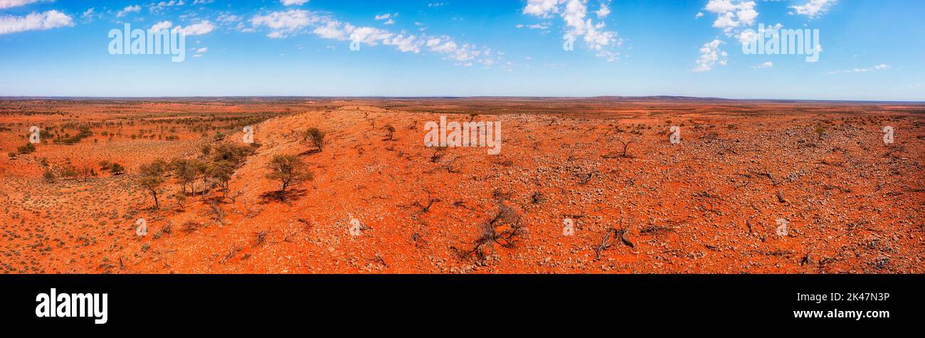 Dolo hill red desert outback landscape in Australia along A32 at rest stop - arid climate. Stock Photo