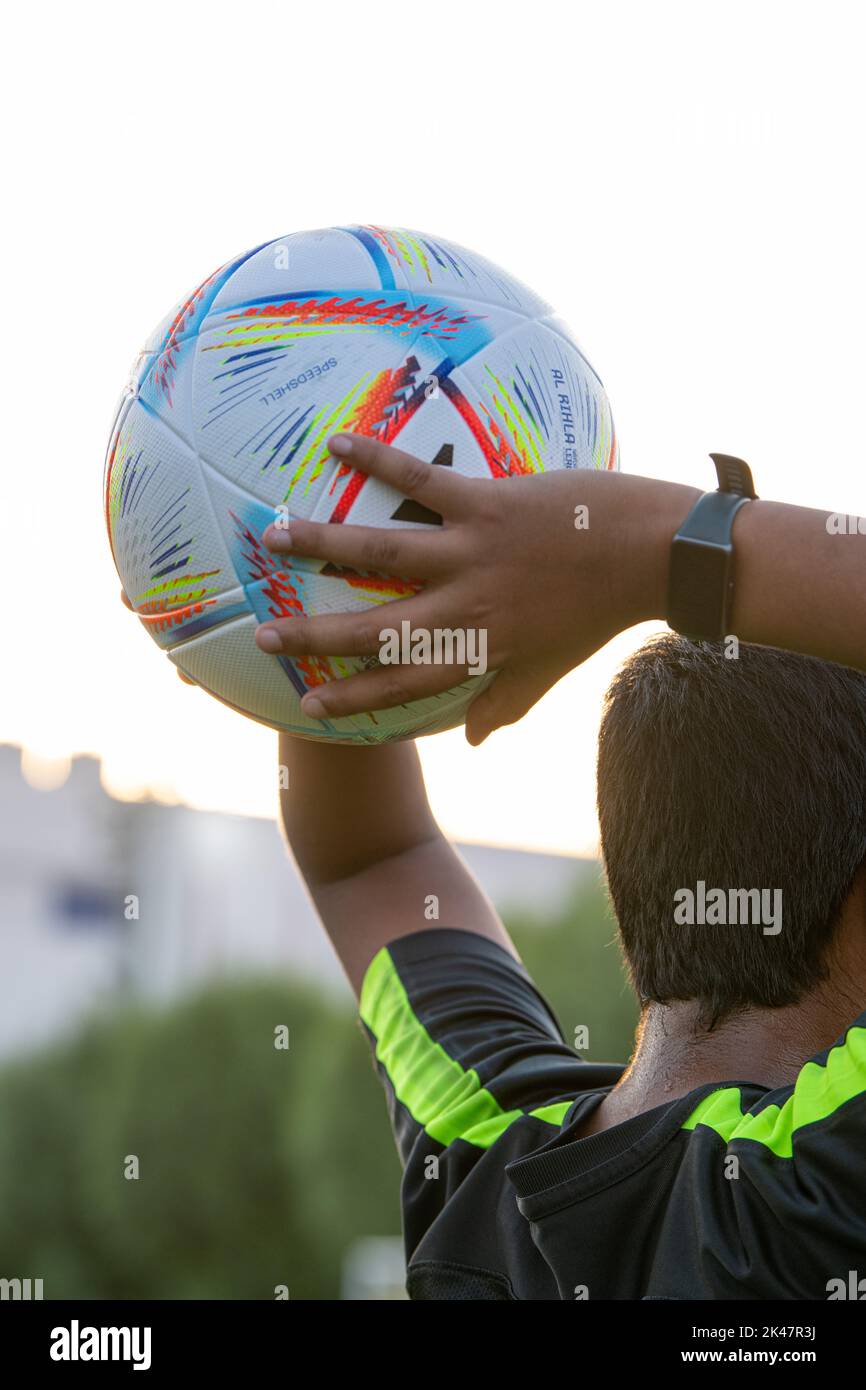 Quatar Doha 18 De Julho De 2022 : Oficial Adidas Fifa Bola De Futebol  Mundial Al Rihla. Campeonato Mundial No Qatar 2022. Jogo De Foto Editorial  - Imagem de esfera, oficial: 251777861