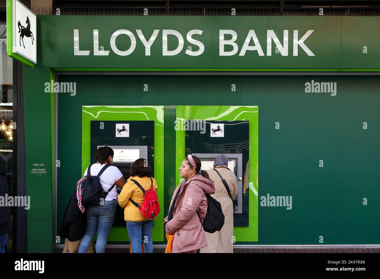 Lloyds bank machines cash machine hires stock photography and images Alamy