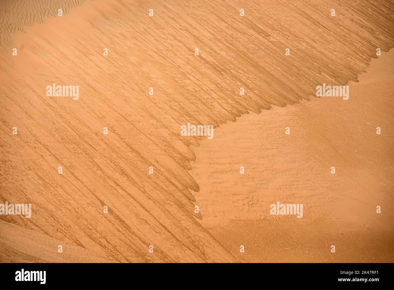 Reddish dunes od Wahiba Sands (Sharqiya Sands) desert in southern east Oman Stock Photo