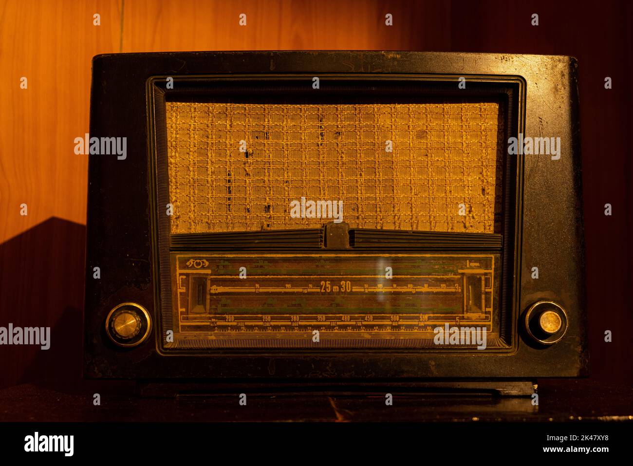 Transistor radio 1950s hi-res stock photography and images - Alamy