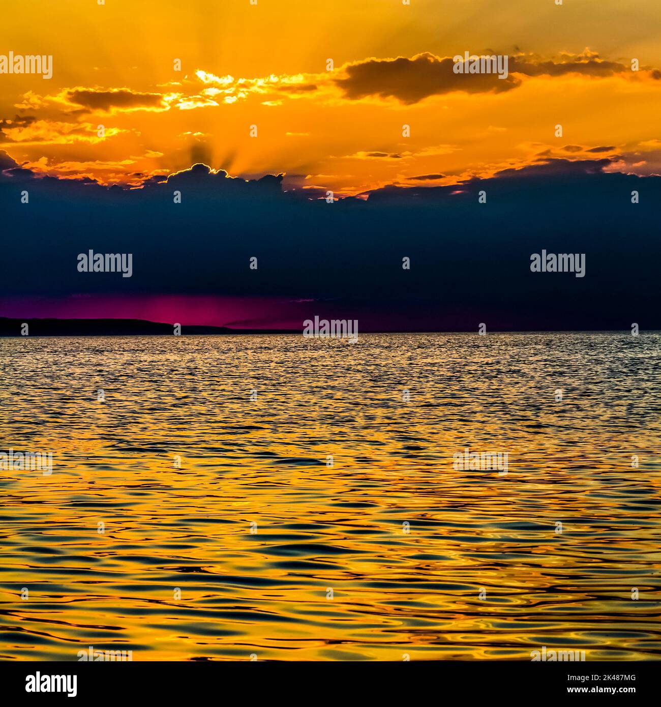 Landscape image lake horizon hi-res stock photography and images - Alamy