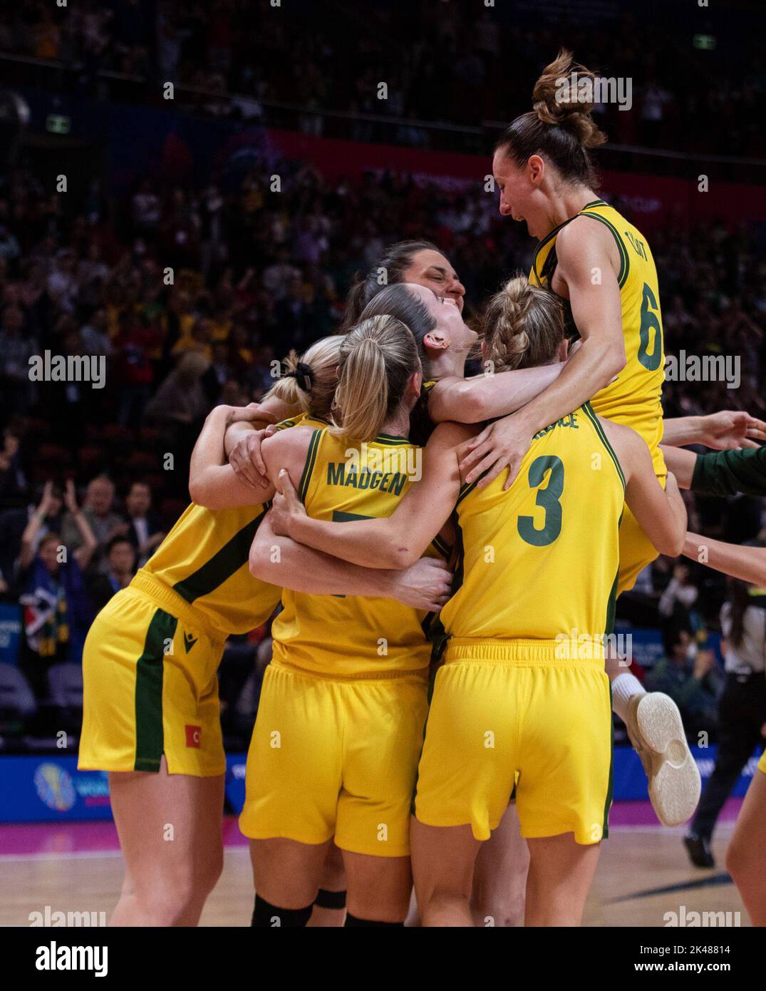Sydney. 1st Oct, 2022. Players of Australia celebrate victory after the