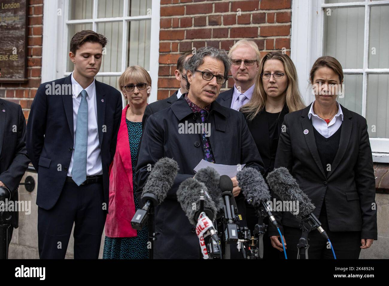 London, UK. 30th Sep, 2022. PHOTO:JEFF GILBERT 30th September 2022 Barnet, North London, UK Ian Russell (Molly's father),gives a statement at the end of the final day of the Molly Russell inquest at North London CoronoerÕs Court. Credit: Jeff Gilbert/Alamy Live News Stock Photo
