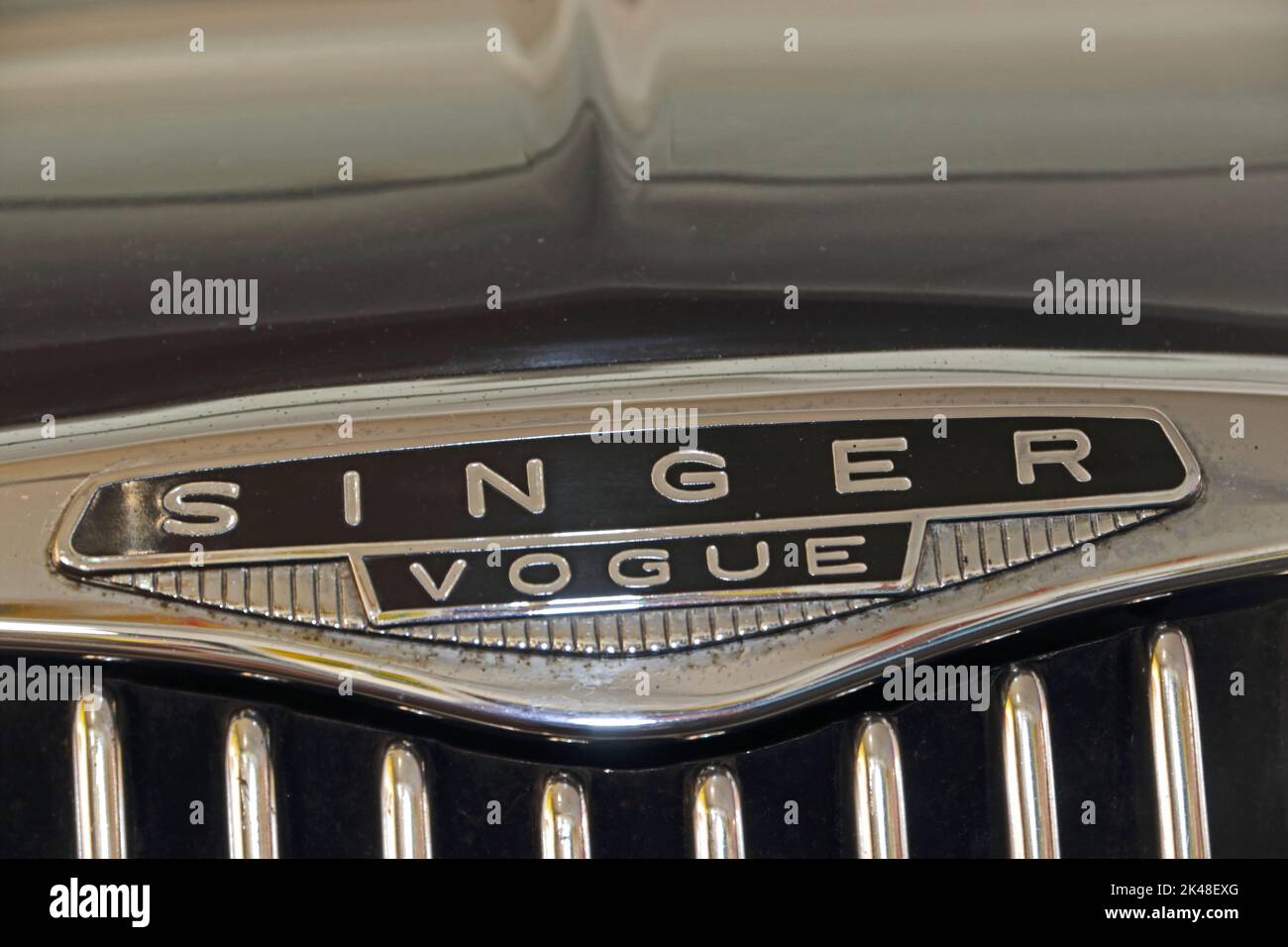 Singer Vogue badge on top of radiator grille Stock Photo